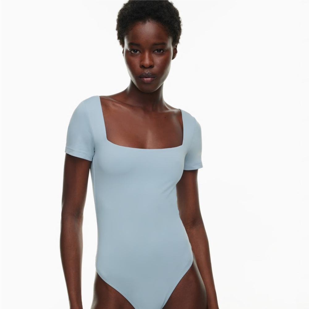 Aritzia Contour Top